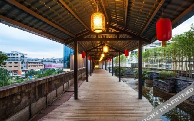 Yijia East Pinwei Hotel