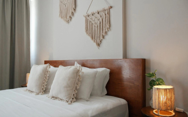 Noah Beach Hotel & Suites