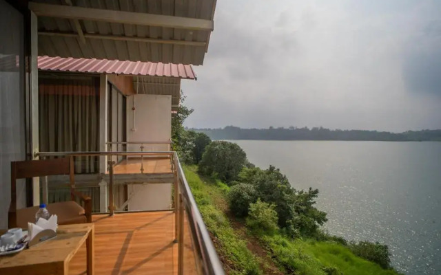 Shvas Island Resort