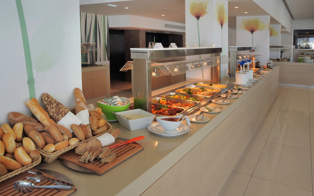 Nelia Beach Hotel & Spa