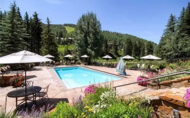 Luxury Ski in, Ski out 2 Bedroom Mountain Residence in the Heart of Lionshead Village with Heated Slope Side Pool and Hot Tub