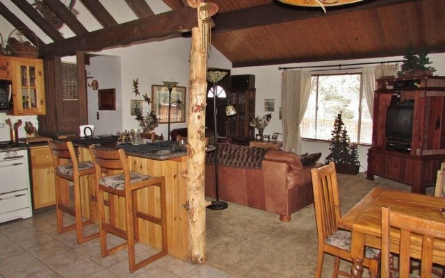 063 JB's Pinecone Lodge Home