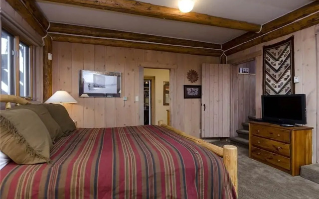 Ponderosa 6 Br Home by RedAwning