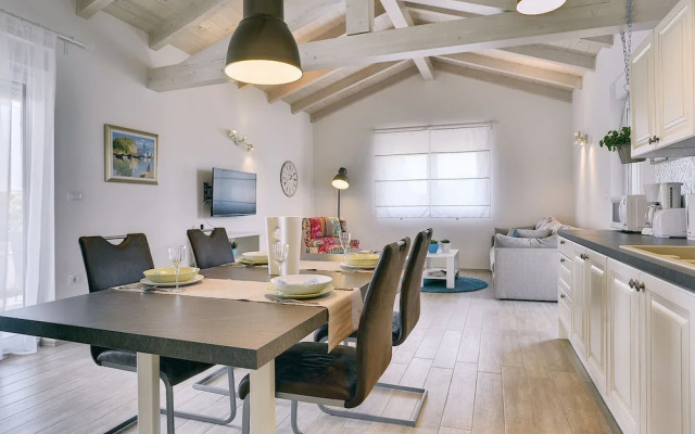 Modern Villa in Pula With Garden