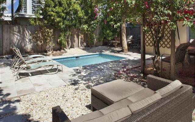 Florida Retreat with pool Sleeps 14