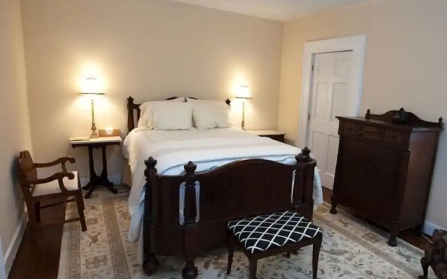 Inn On Poplar Hill