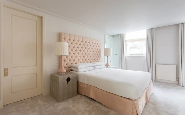 Eaton Mews South by Onefinestay