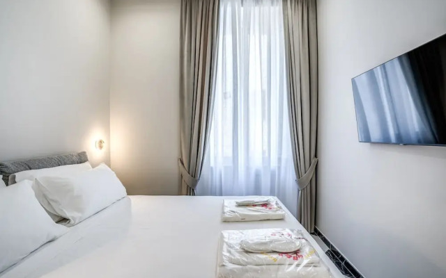 Pink Rose in Naples With 1 Bedrooms and 1 Bathrooms