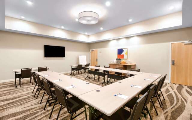 Microtel Inn & Suites by Wyndham Farmington