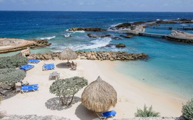 Sea-view Apartment in Mambo Beach Near Seaaquarium