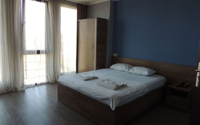 Hotel Batomi