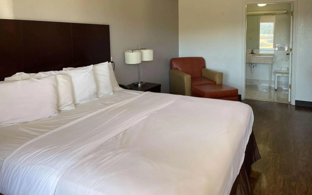 Econo Lodge near the Blue Ridge Parkway I-77