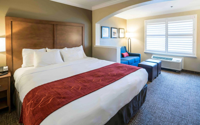Comfort Suites Fresno River Park