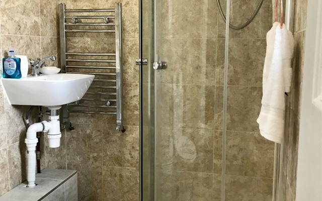 The Woodfarm Lodge - 3 Bedroom House with parking - Oxford