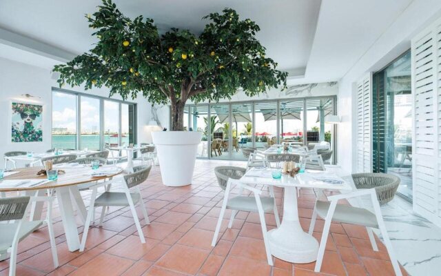 Th8 Palm Dubai Beach Resort, Vignette Collection, by IHG