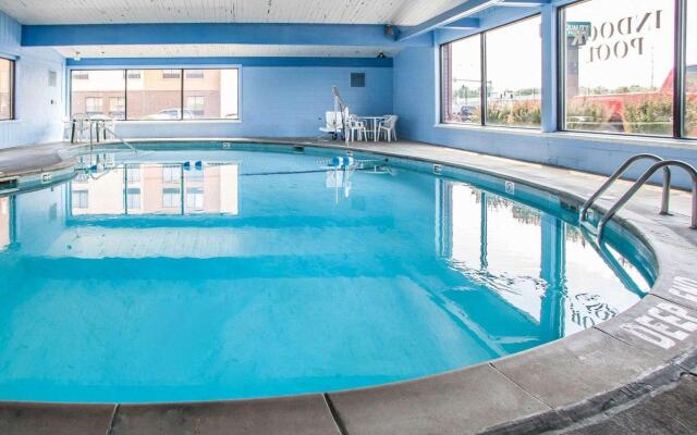 Rodeway Inn & Suites Milwaukee Airport