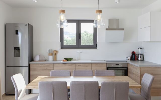 Modern Villa in Kaštel Novi With Private Pool