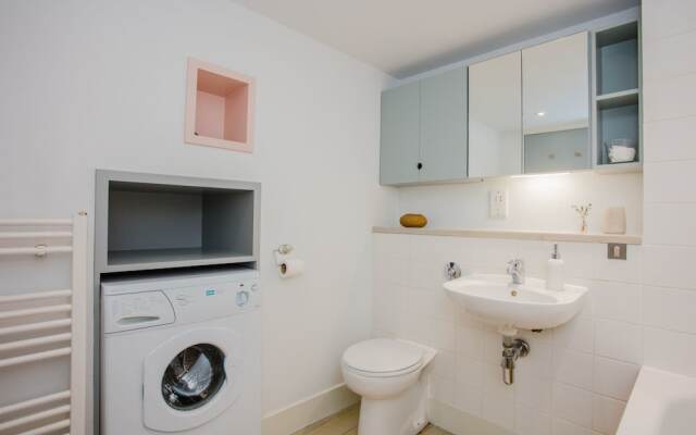 2 Bedroom Home in Hackney With Roof Terrace