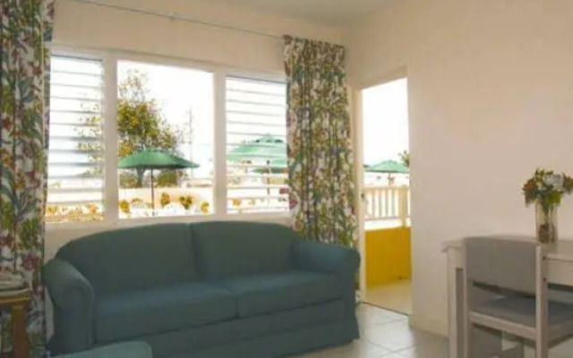 Tropical Winds Apartment Hotel