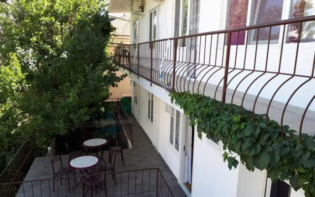 Guest house on Samburova 210b