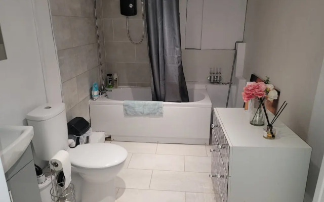 Hidden Treasure- 2 Beds Sleeps 3 Gillingham