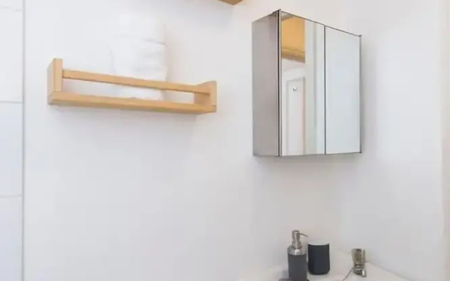 Essex Road Apartment near Angel