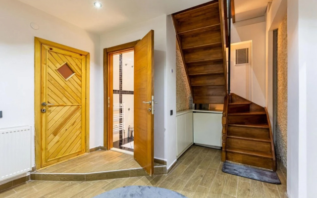 Phenomenal Duplex Flat Near Nisantasi in Besiktas