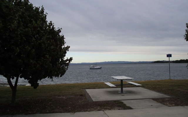Air Conditioned Unit Stones throw to the Waterfront.