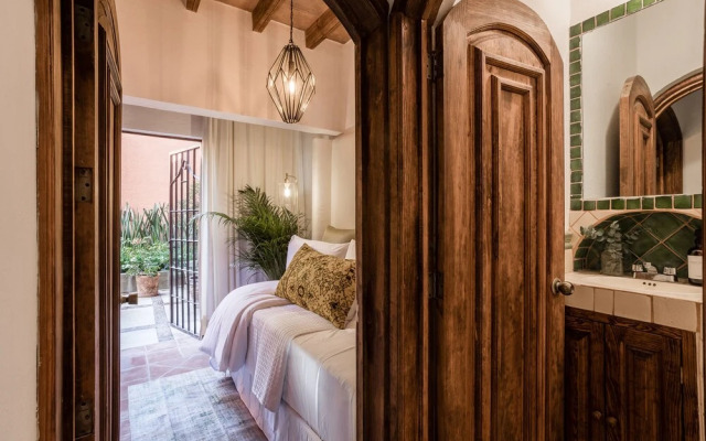 3BR Home with Rooftop & Garage in Centro