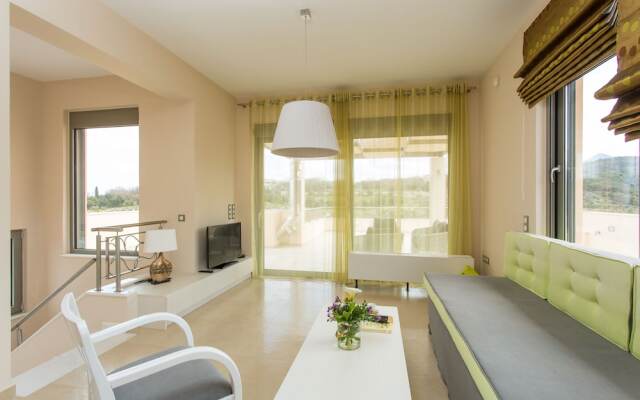 Deluxe Villa Ianthos - Outdoor Hot Tub & Kids Pool