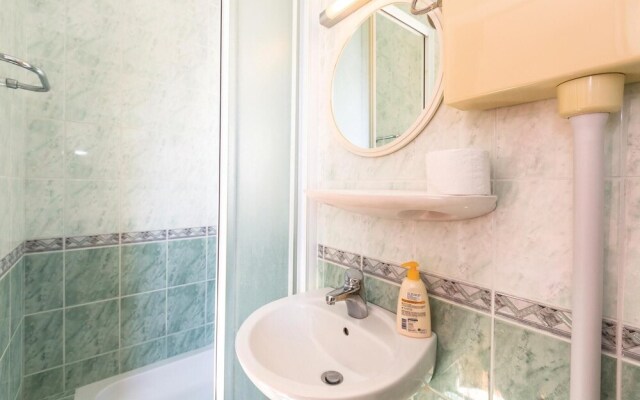 Awesome Apartment in Makarska With 3 Bedrooms and Wifi