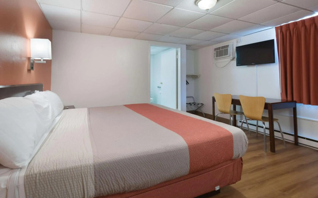 Motel 6 Frackville, PA