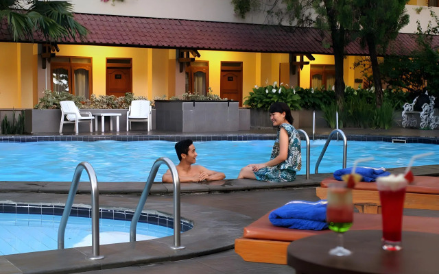 Cakra Kembang Hotel