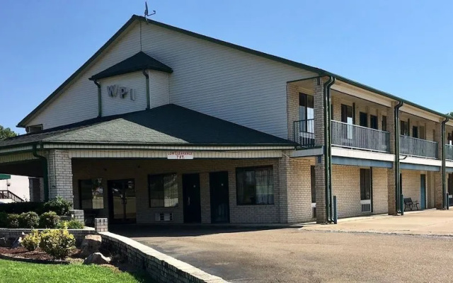Western Plaza Inn