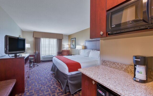 Holiday Inn Express Hotel & Suites Salina