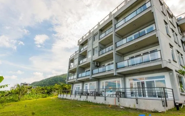 Whitecaps Hostel