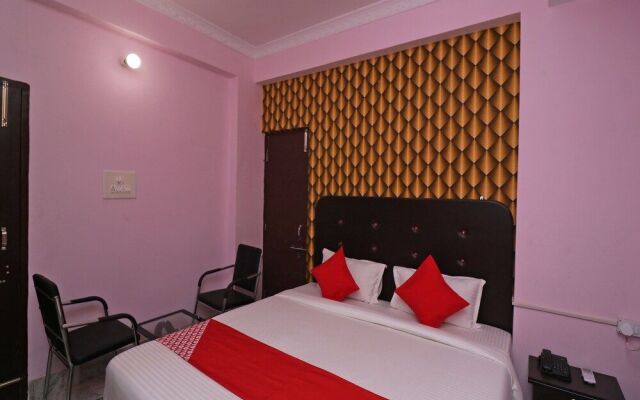 OYO 33471 Hotel Magadh Empire