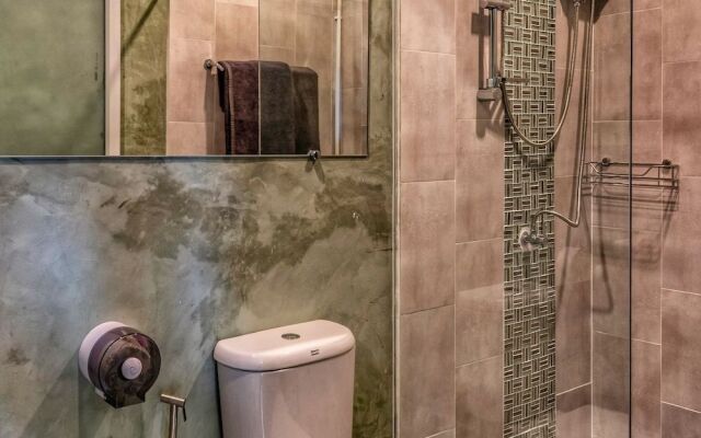 Tropical Living in Modern Villa Lancelot