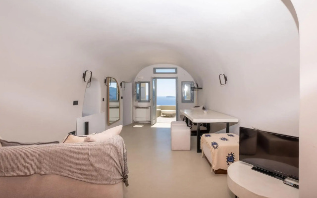 SantorOia Luxury Suites