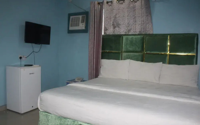 De Milton Hotel and Suites