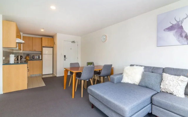 JHT - Carpark, 2 BRM Apartment, Next to Uni