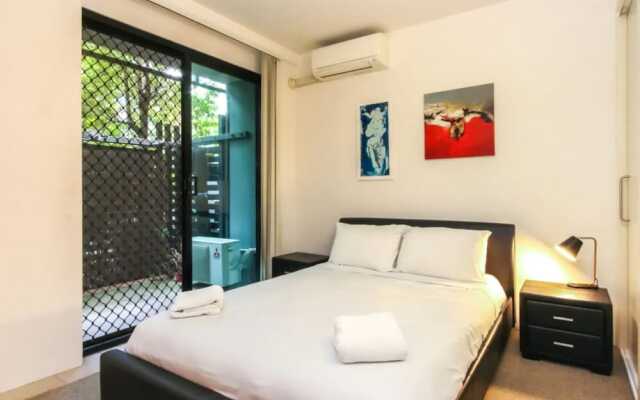 Contemporary 1 Bedroom Teneriffe Apartment with Pool and Gym