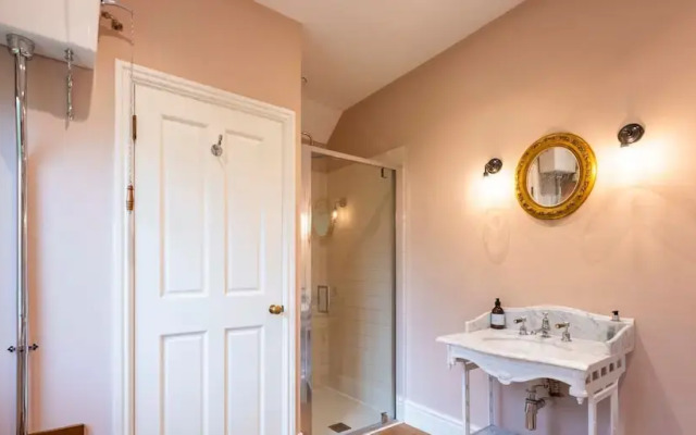 Luxurious Vineyard Hideaway At Stanlake Park