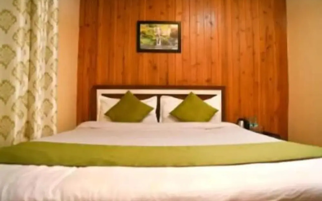 Hotel Pine Crest Inn