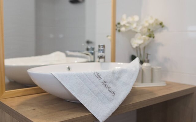 Villa Eleganza With Pool For 9 Guests , Zadar