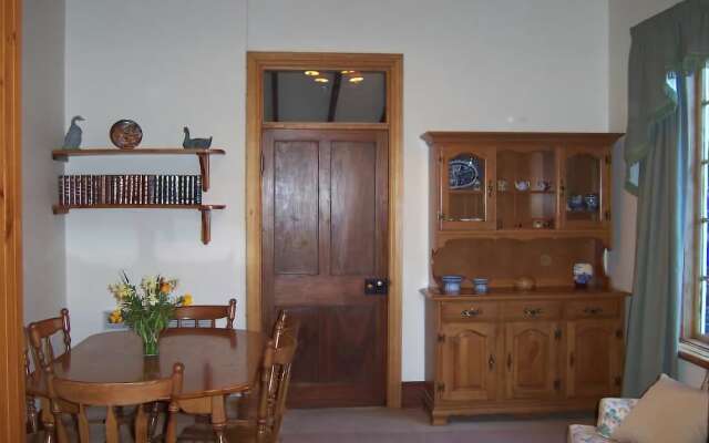 Cottage On Gunning