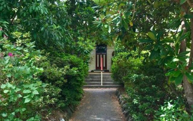 The Chalet Guesthouse And Studio