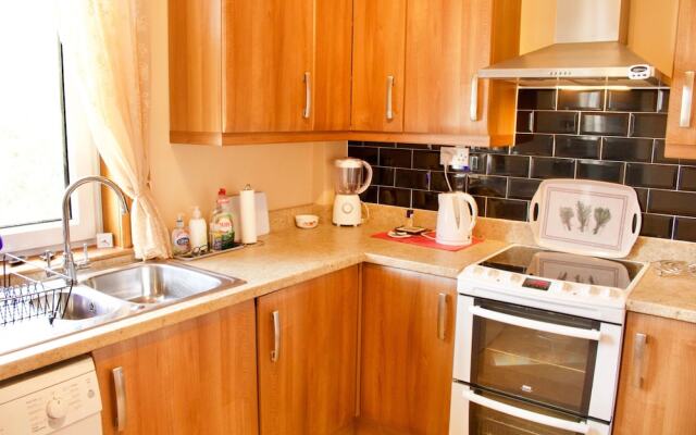 2 Bedroom Edinburgh Apartment