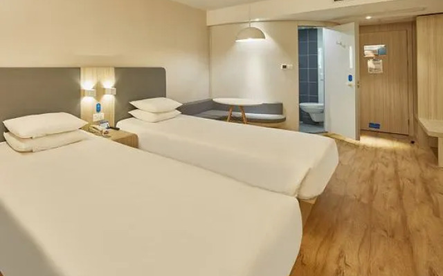 HanTing Hotel (Qiandao Lake Yintai Plaza)