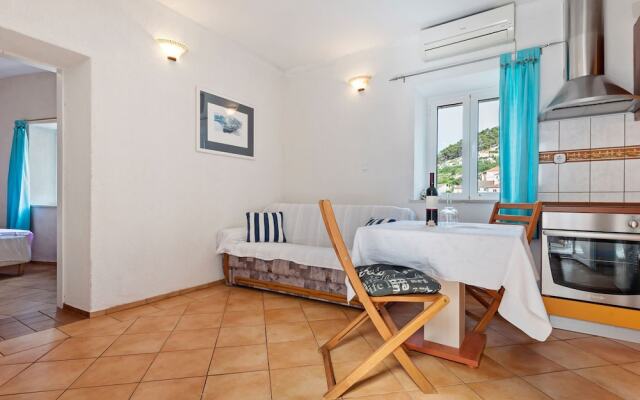 Snug Apartment in Pu?iš?a Near the Beach